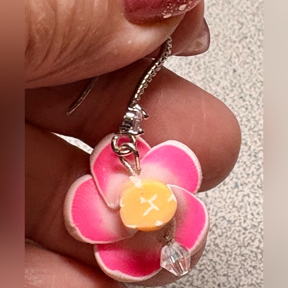 2/22 Hawaiian flower Pink and White polymer clay Earrings - Picture 8 of 9